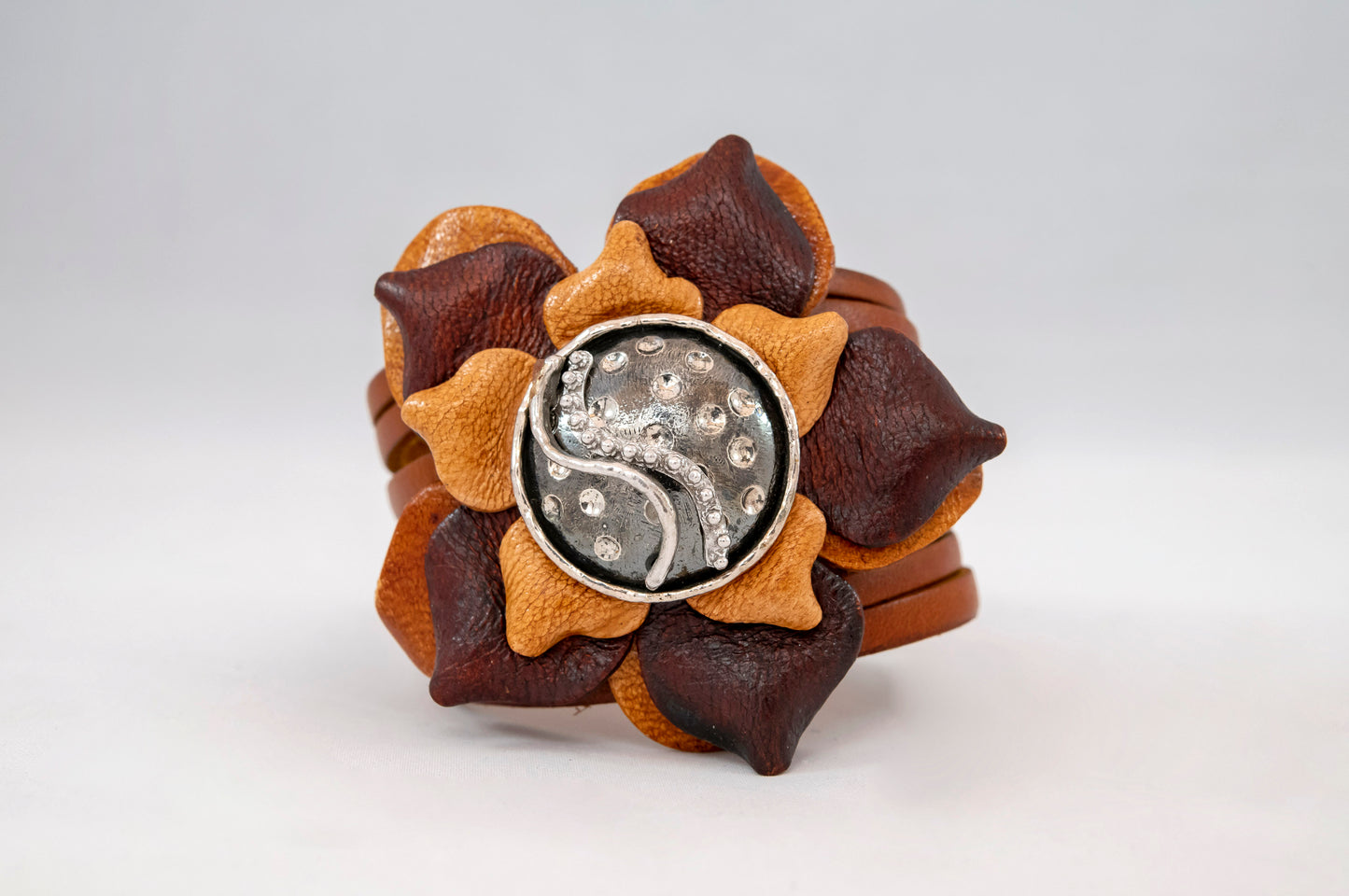 Pulsera Flor y Piel Marrón - Olas plata de ley 925