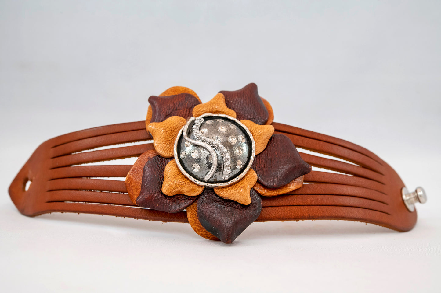 Pulsera Flor y Piel Marrón - Olas plata de ley 925