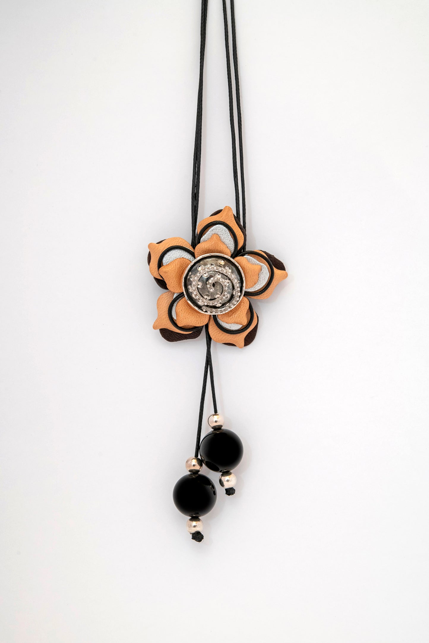 Collar Flor y Piel Espiral plata de ley 925