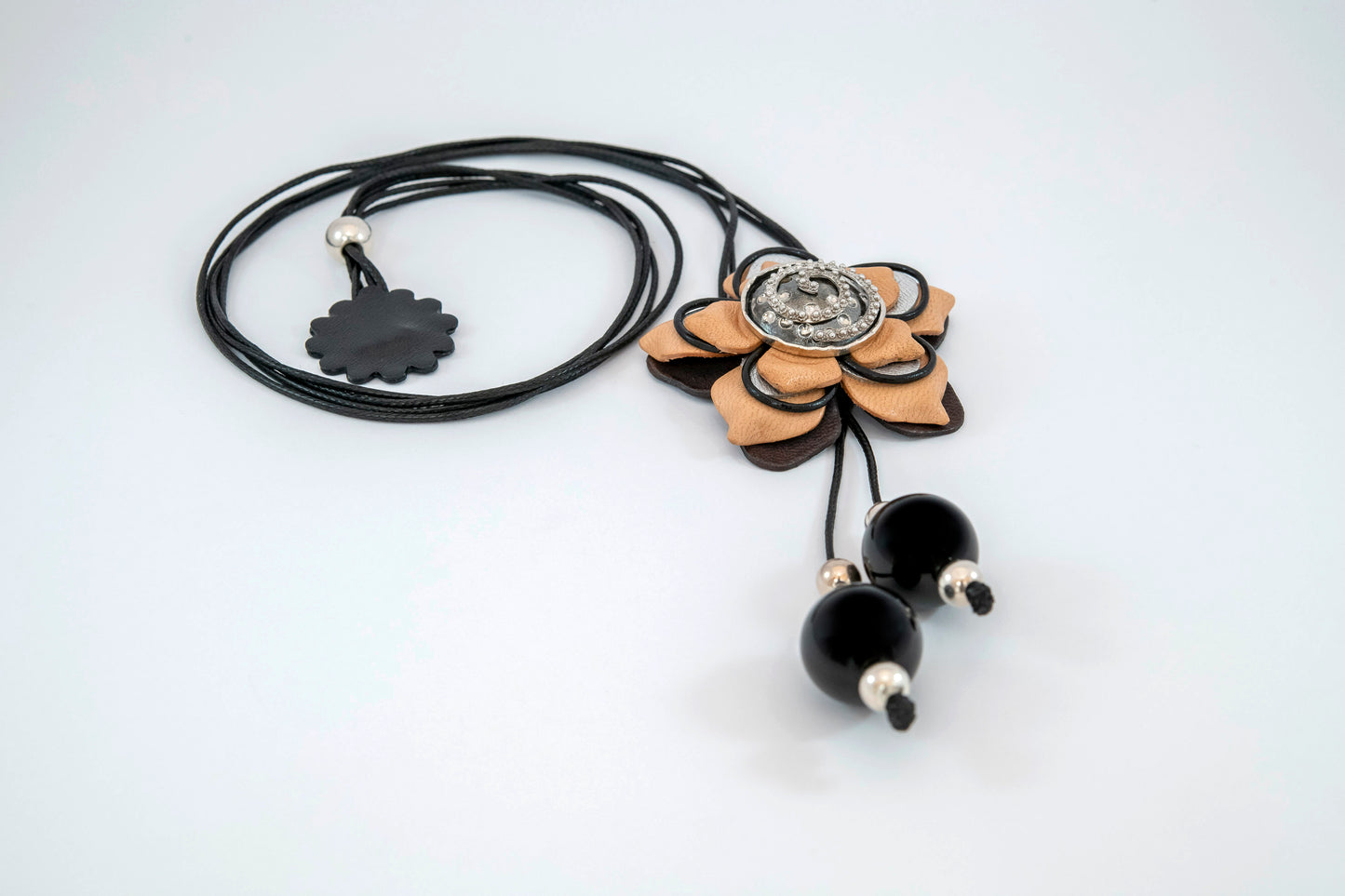 Collar Flor y Piel Espiral plata de ley 925
