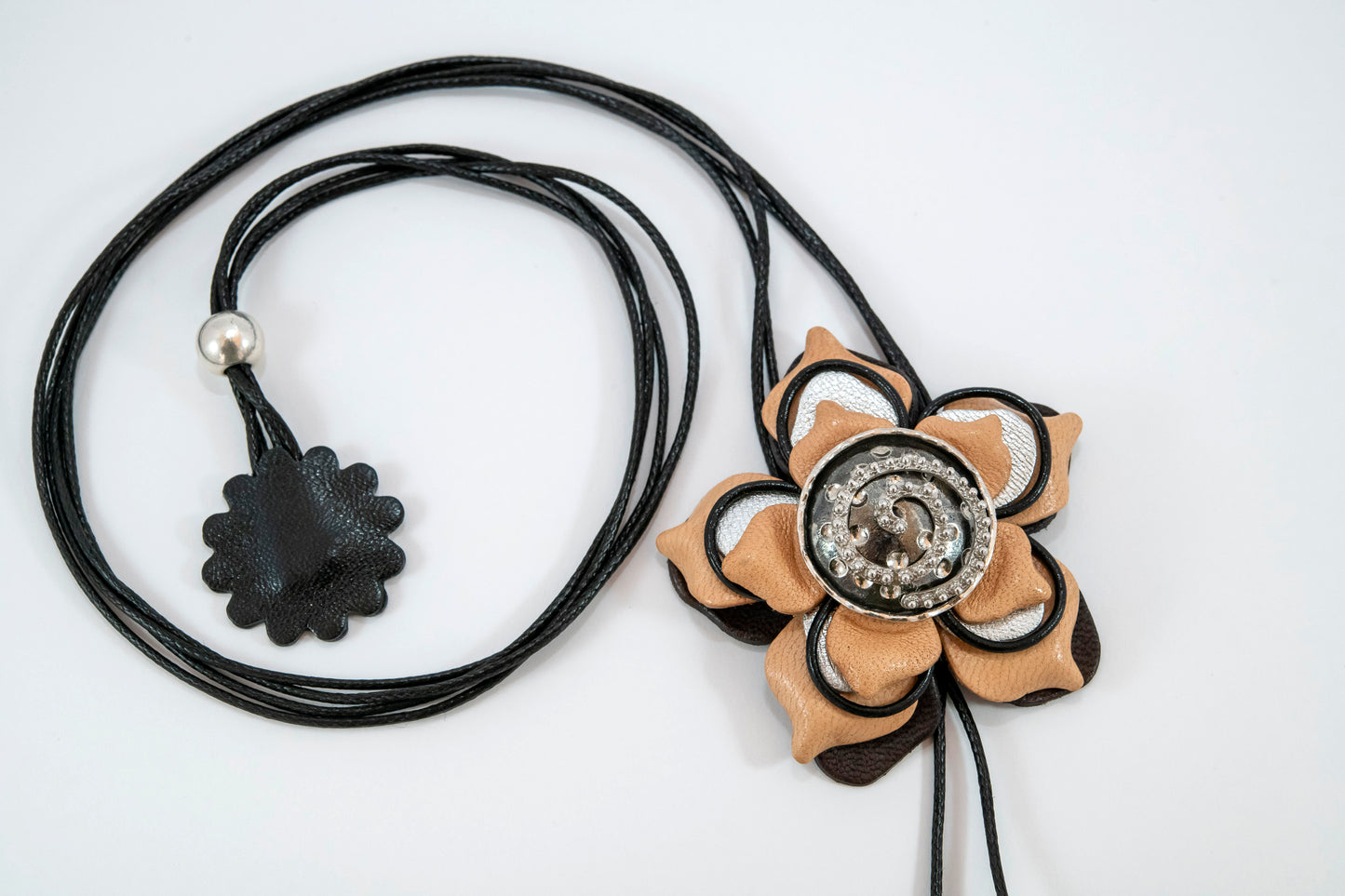 Collar Flor y Piel Espiral plata de ley 925