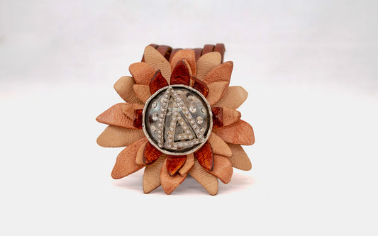 Bracciale con fiori e pelle marrone - Triangolo in argento sterling 925 
