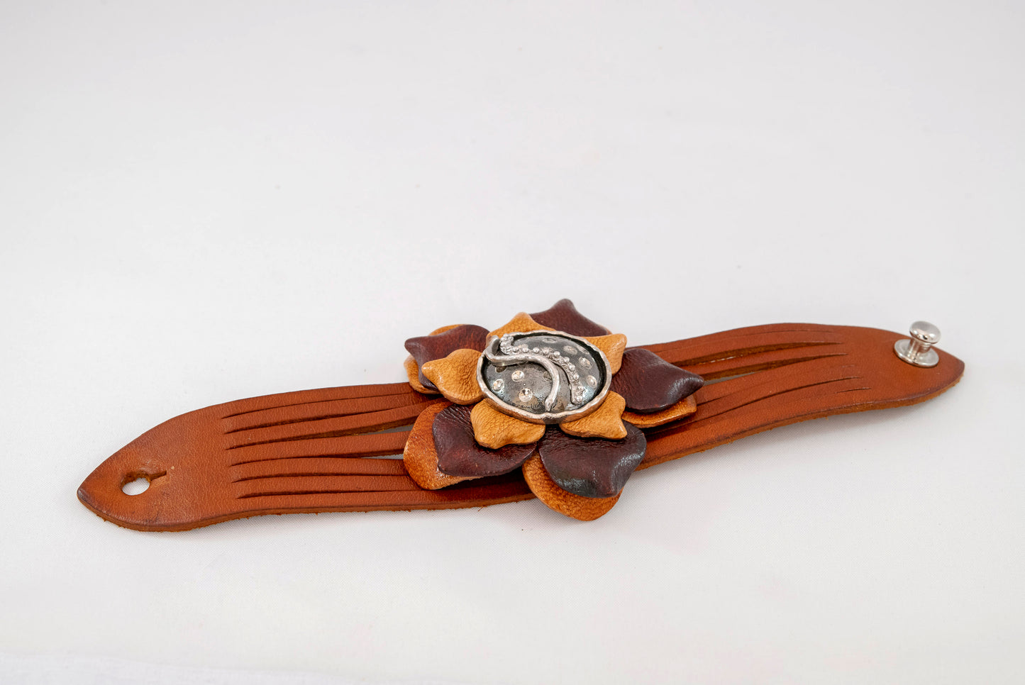 Pulsera  Flor y Piel Marrón - Olas plata de ley 925
